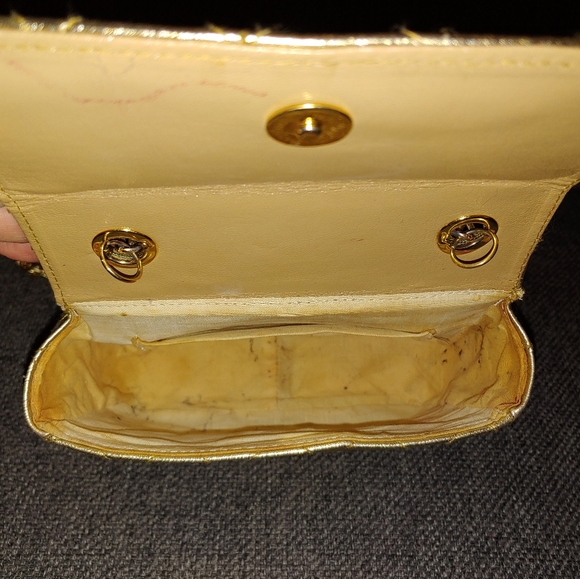 Vintage gold purse with long strap - Picture 12 of 16
